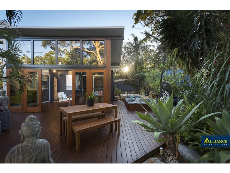 910 Henry Lawson Drive, Picnic Point NSW 2213