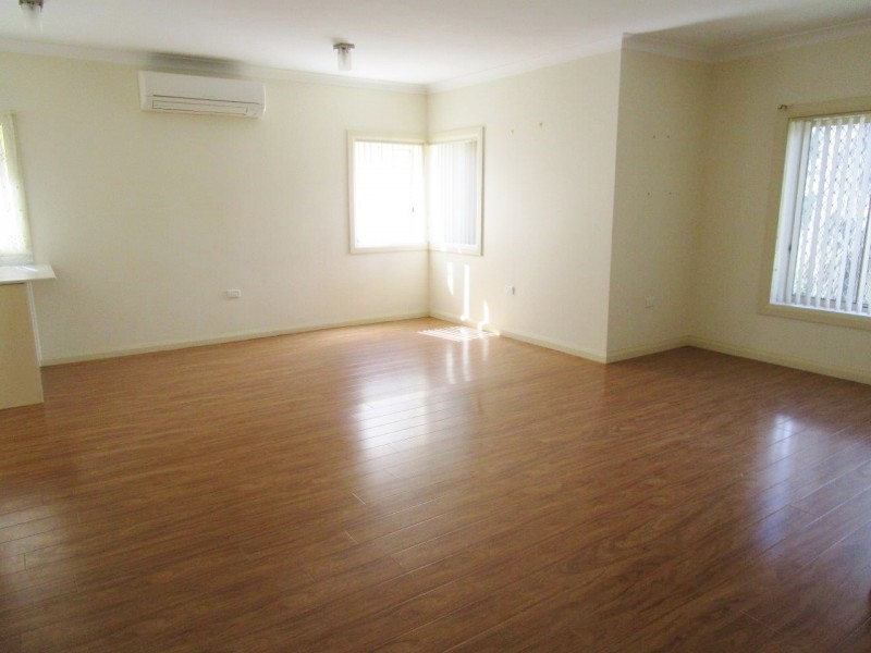 750 Henry Lawson Drive, Picnic Point NSW 2213