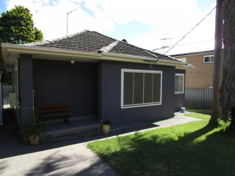 750 Henry Lawson Drive, Picnic Point NSW 2213