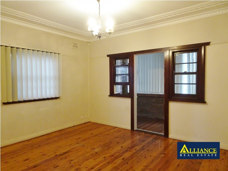 3 Maclaurin Avenue, East Hills NSW 2213