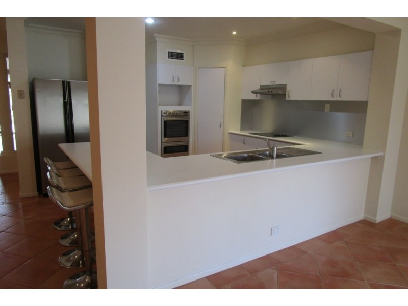 4 Stretham Avenue, Picnic Point NSW 2213