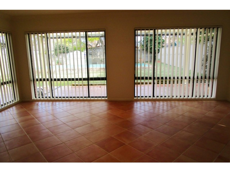 4 Stretham Avenue, Picnic Point NSW 2213