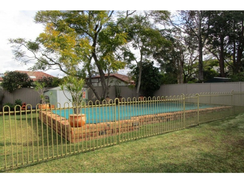 4 Stretham Avenue, Picnic Point NSW 2213