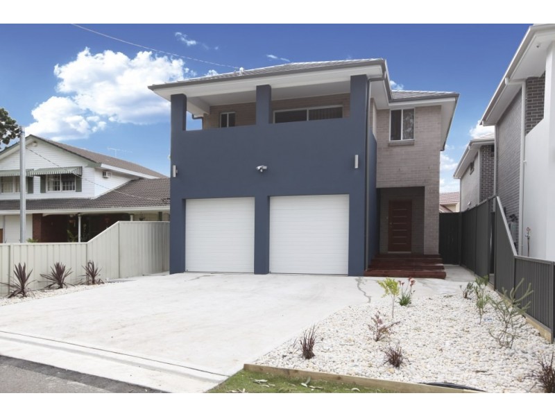 913 Henry Lawson Drive, Picnic Point NSW 2213