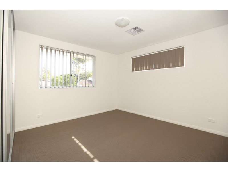 913 Henry Lawson Drive, Picnic Point NSW 2213