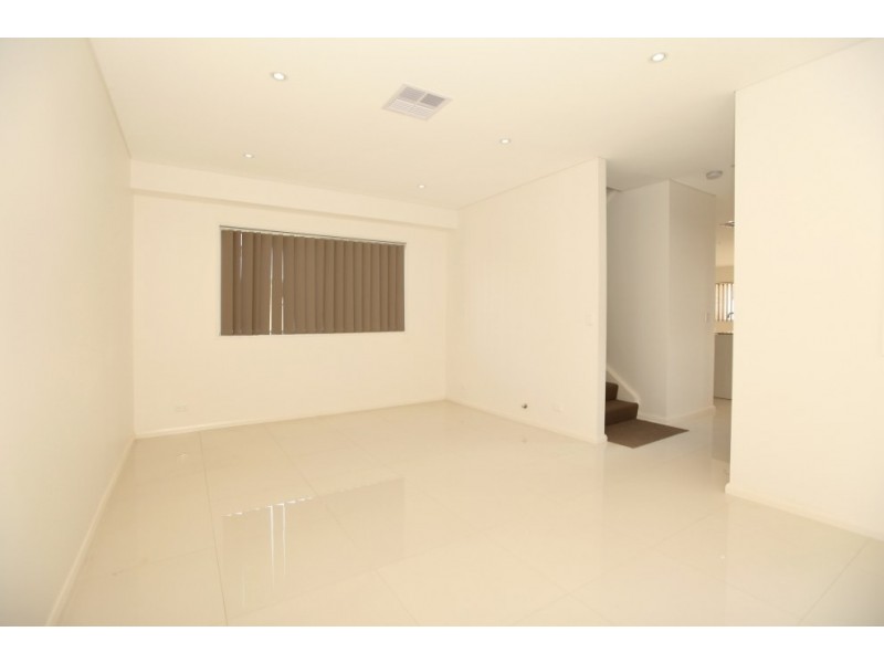 913 Henry Lawson Drive, Picnic Point NSW 2213