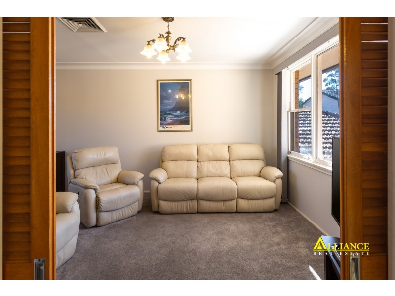 17 Sylvan Grove, Picnic Point NSW 2213