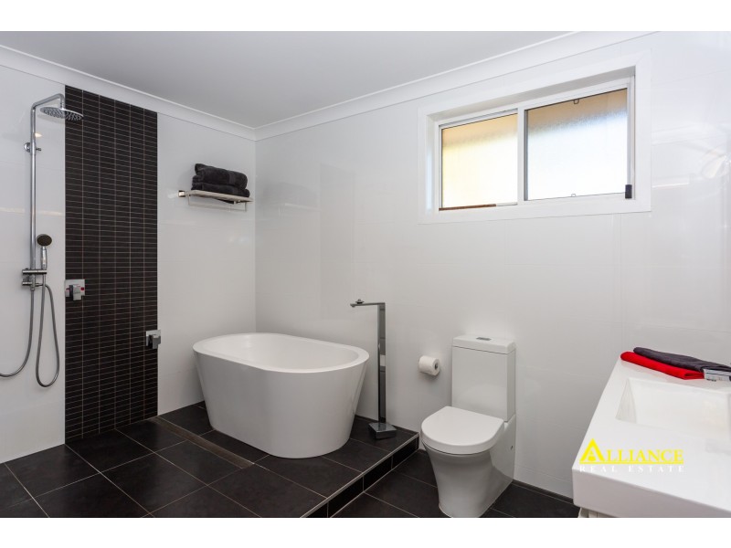 17 Sylvan Grove, Picnic Point NSW 2213