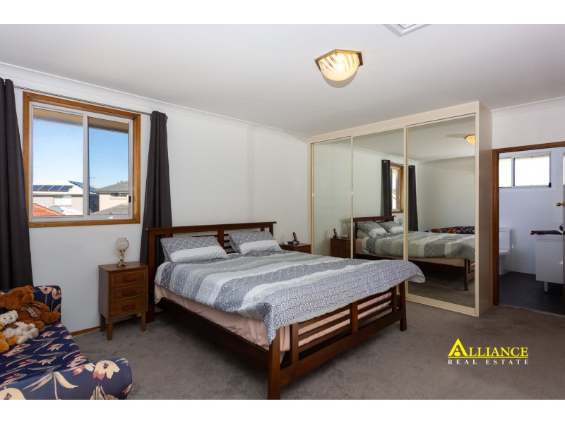 17 Sylvan Grove, Picnic Point NSW 2213