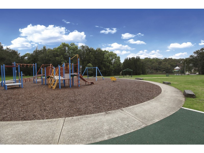14 Carinya Road, Picnic Point NSW 2213