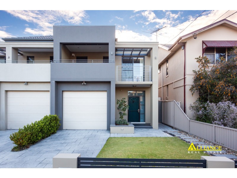 8 Eileen Street, Picnic Point NSW 2213