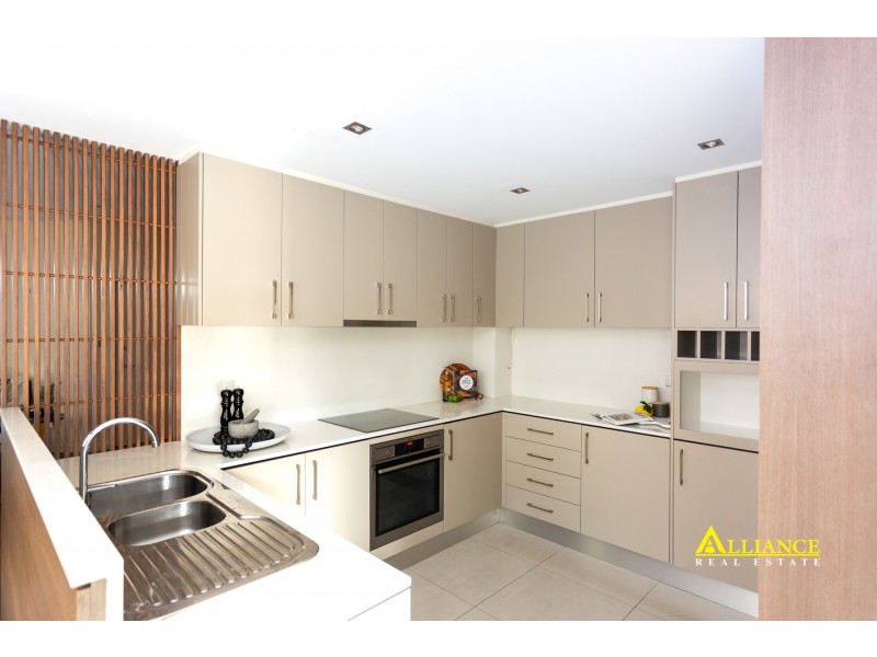 8 Eileen Street, Picnic Point NSW 2213