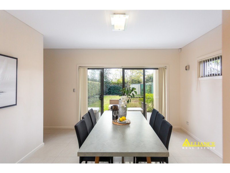 8 Eileen Street, Picnic Point NSW 2213