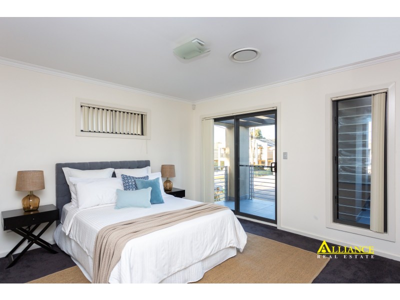 8 Eileen Street, Picnic Point NSW 2213