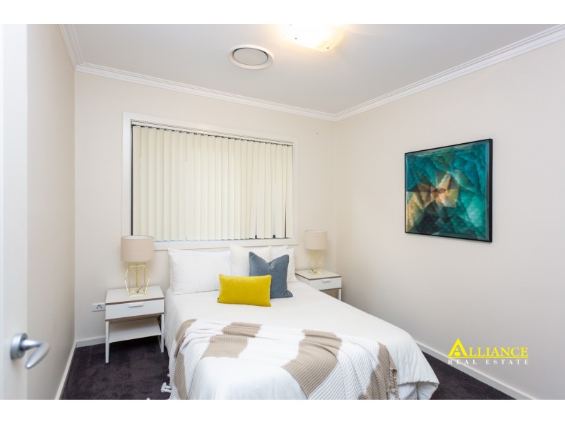 8 Eileen Street, Picnic Point NSW 2213