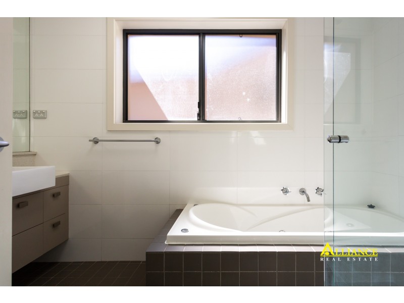 8 Eileen Street, Picnic Point NSW 2213