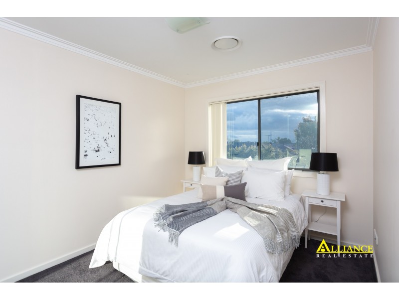 8 Eileen Street, Picnic Point NSW 2213