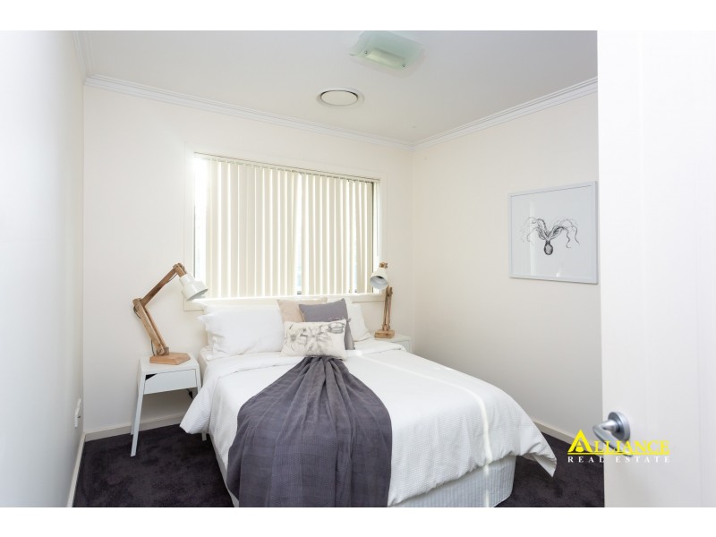 8 Eileen Street, Picnic Point NSW 2213