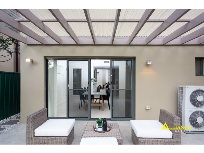 8 Eileen Street, Picnic Point NSW 2213