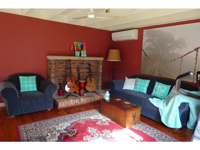 81 Thomas Street, Picnic Point NSW 2213