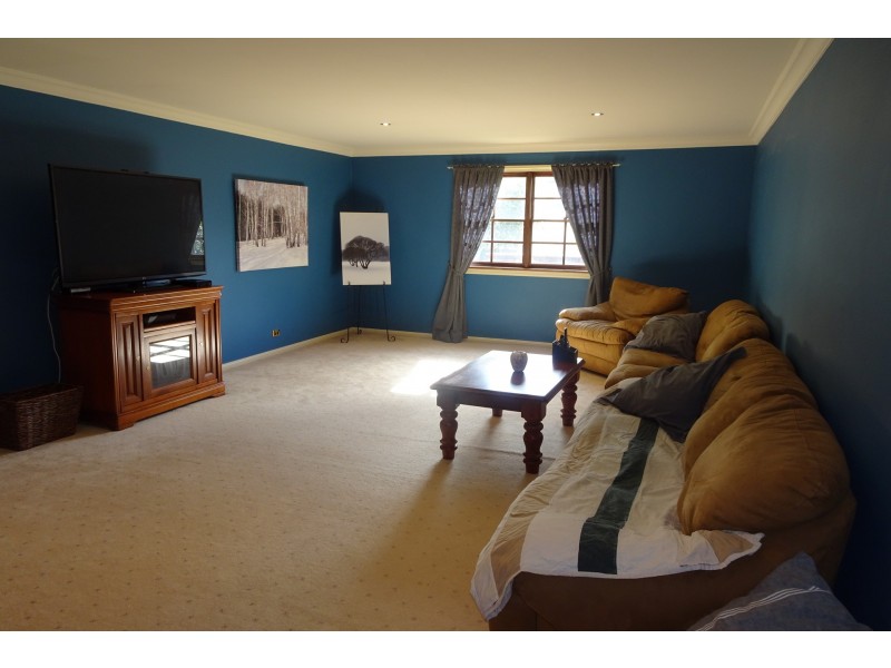 81 Thomas Street, Picnic Point NSW 2213