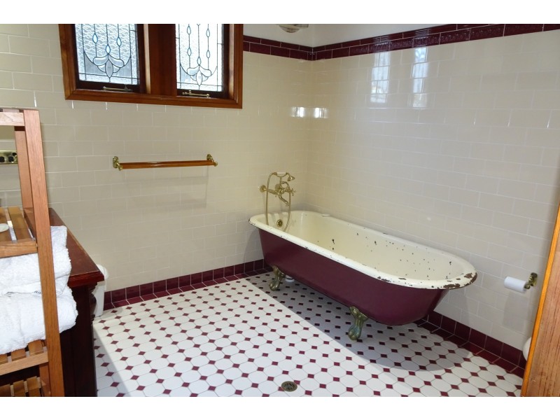 81 Thomas Street, Picnic Point NSW 2213