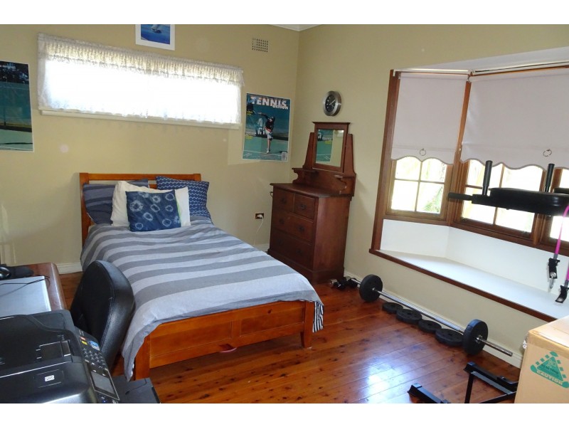 81 Thomas Street, Picnic Point NSW 2213