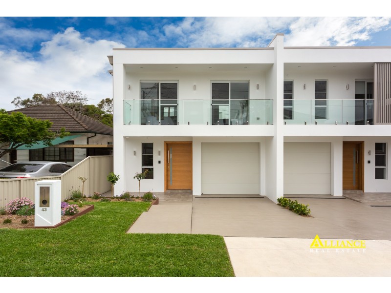 43 Parkview Avenue, Picnic Point NSW 2213