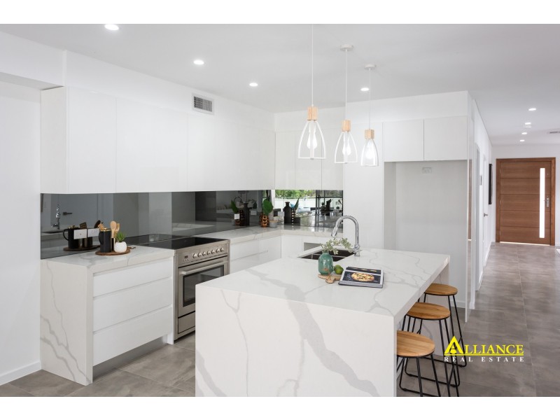 43 Parkview Avenue, Picnic Point NSW 2213