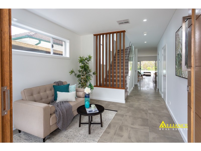 43 Parkview Avenue, Picnic Point NSW 2213