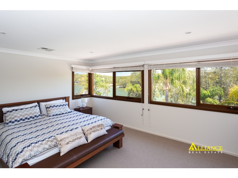 81 Burbank Avenue, Picnic Point NSW 2213