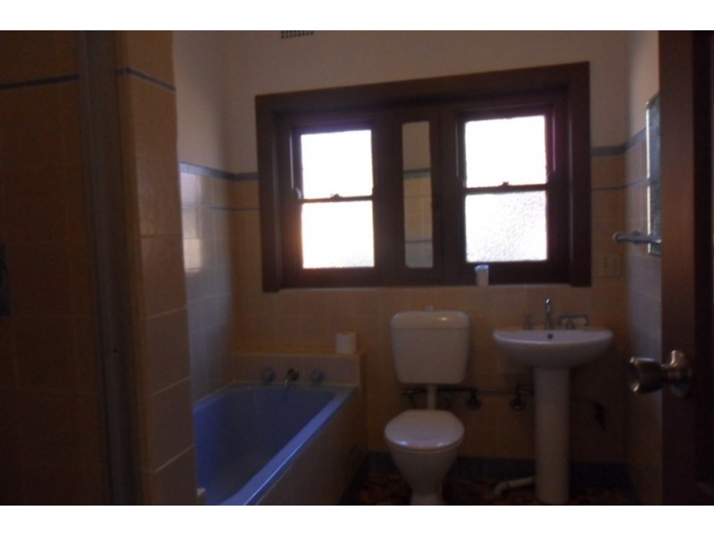 633 Henry Lawson Drive, East Hills NSW 2213