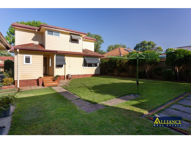 62 Victor Avenue, Picnic Point NSW 2213