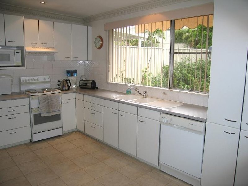 5 Drysdale Avenue, Picnic Point NSW 2213