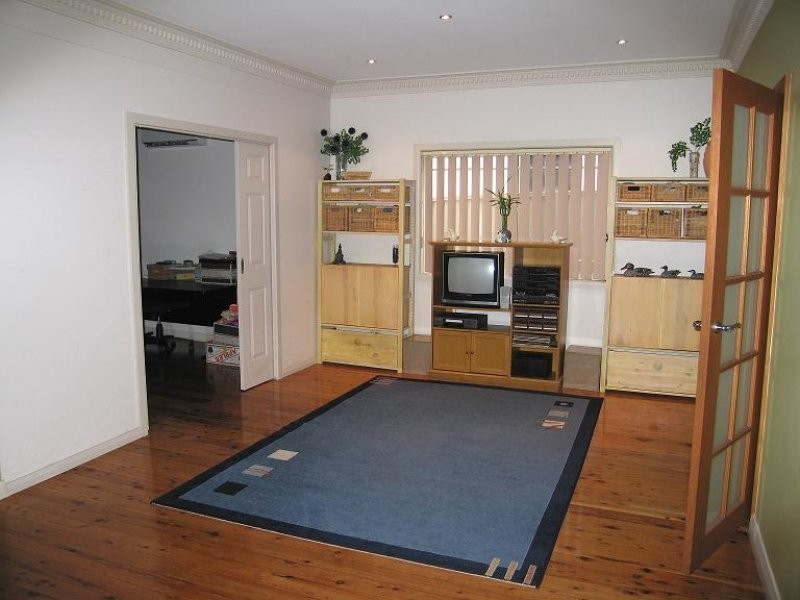 5 Drysdale Avenue, Picnic Point NSW 2213