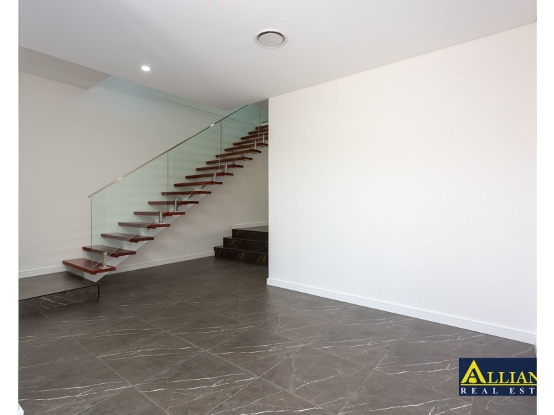 6  Jacaranda Drive, Georges Hall NSW 2198