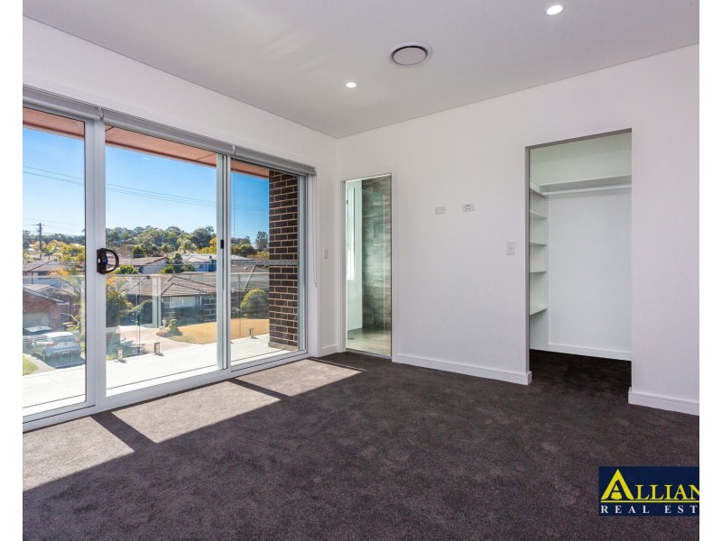 6  Jacaranda Drive, Georges Hall NSW 2198