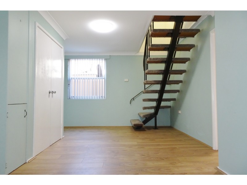 1/17 Sylvan Grove, Picnic Point NSW 2213