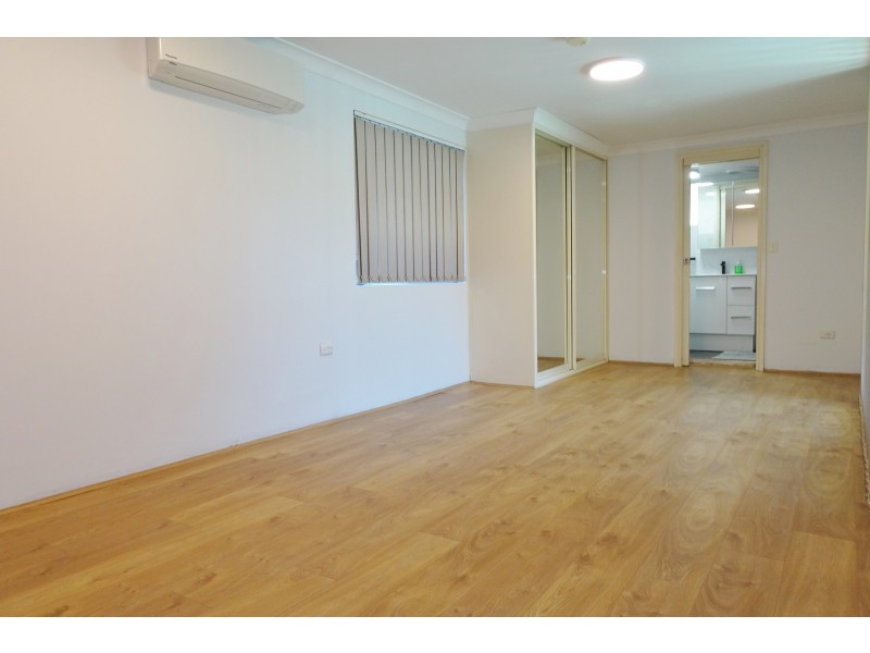 1/17 Sylvan Grove, Picnic Point NSW 2213