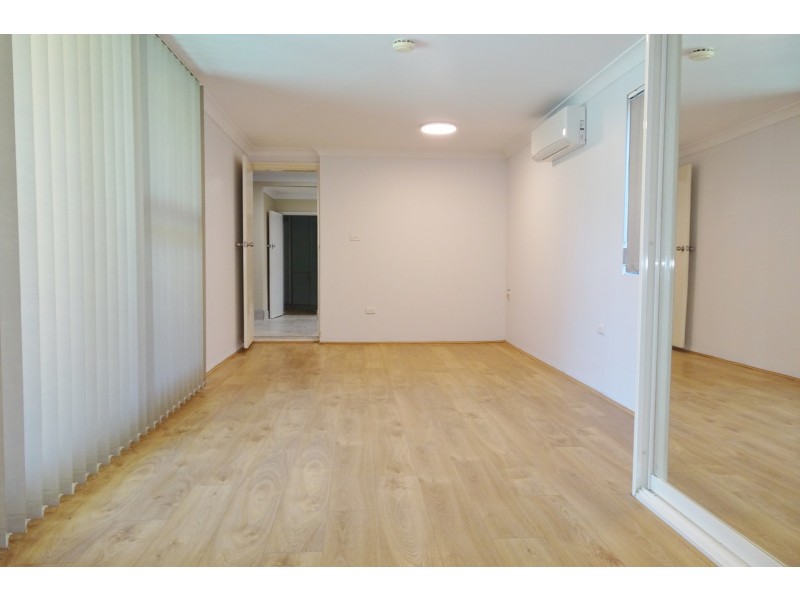 1/17 Sylvan Grove, Picnic Point NSW 2213