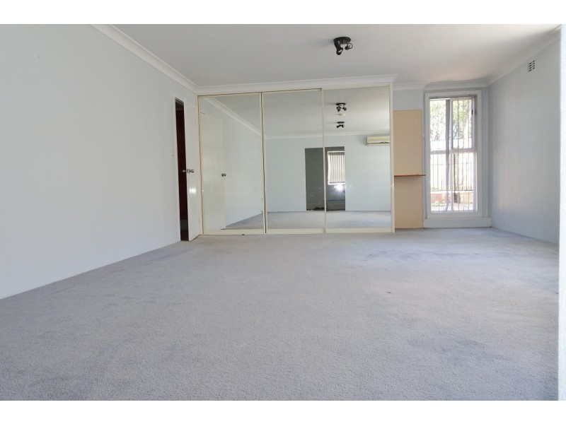 1/17 Sylvan Grove, Picnic Point NSW 2213