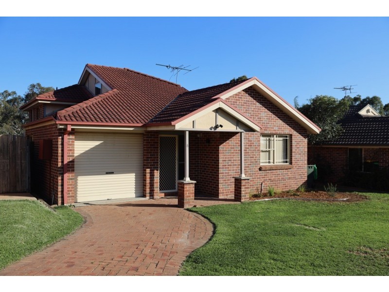 8 Rudd Close, Casula NSW 2170