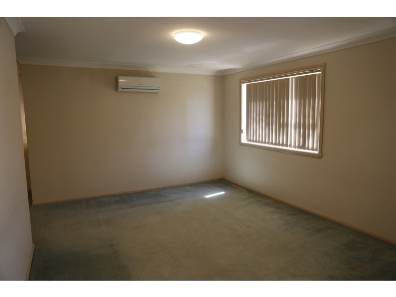 8 Rudd Close, Casula NSW 2170