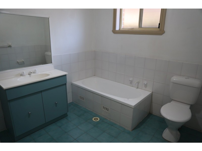 8 Rudd Close, Casula NSW 2170