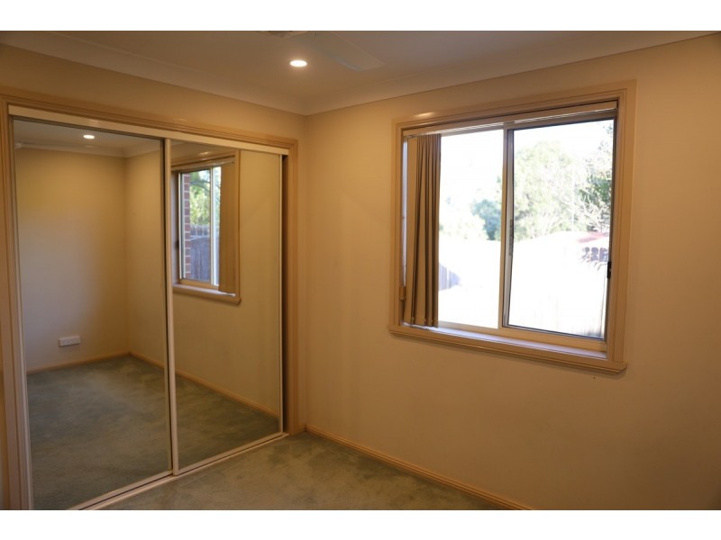 8 Rudd Close, Casula NSW 2170