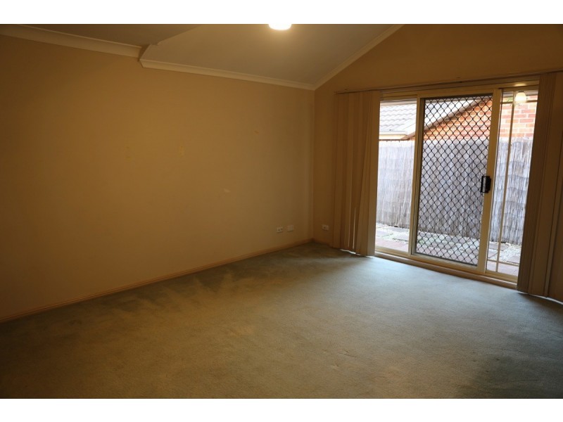 8 Rudd Close, Casula NSW 2170