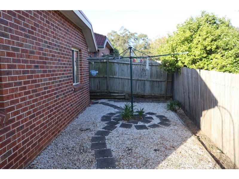 8 Rudd Close, Casula NSW 2170