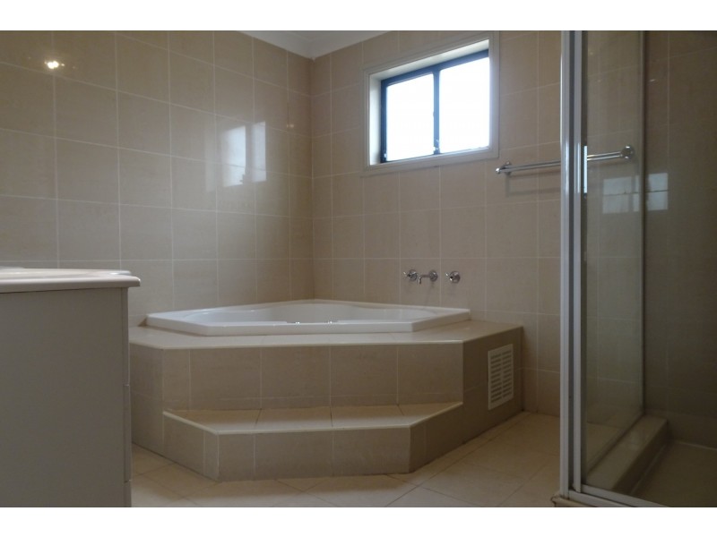 4 Fewtrell Avenue, Revesby Heights NSW 2212