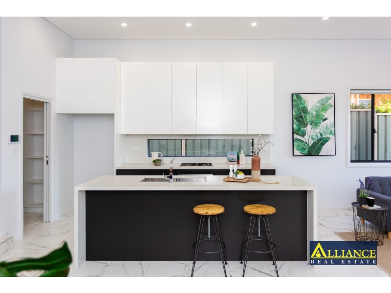 692a Henry Lawson Drive, East Hills NSW 2213