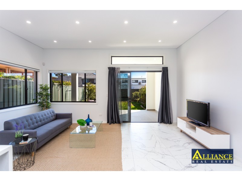 692a Henry Lawson Drive, East Hills NSW 2213